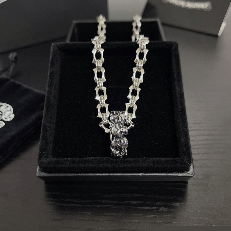 Ch**me He**ts necklaces